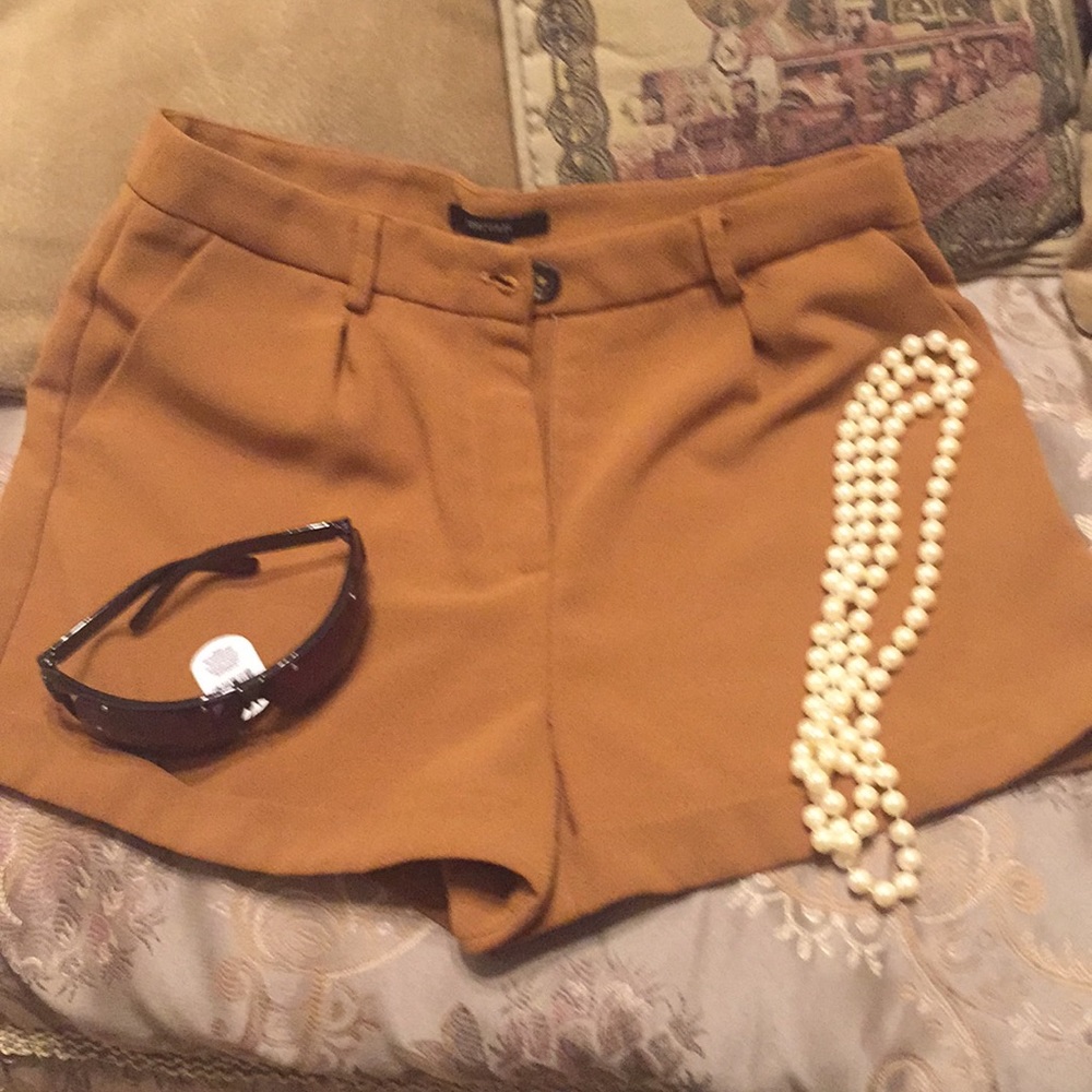FOREVER 21 DRESS SHORTS SIZE M 6-7🛍
